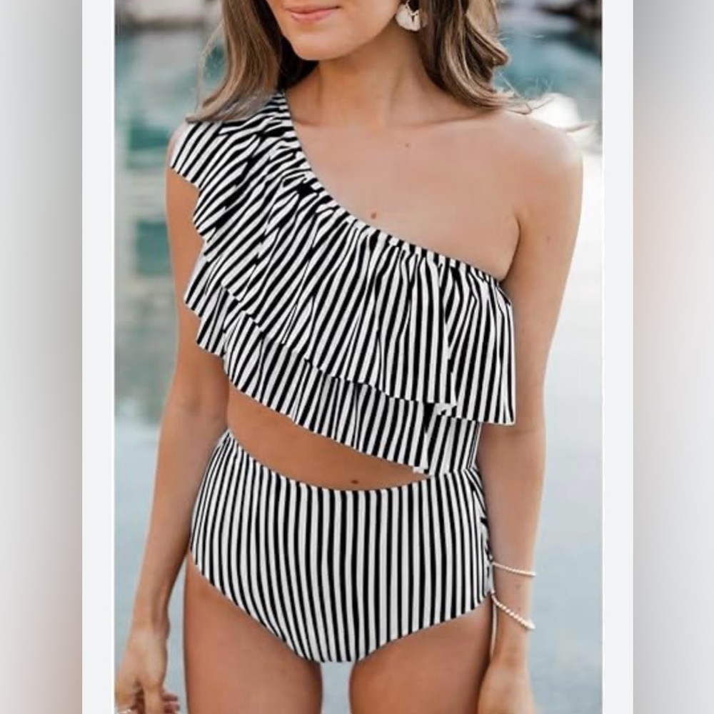 Black and White Striped One-Shoulder Bikini